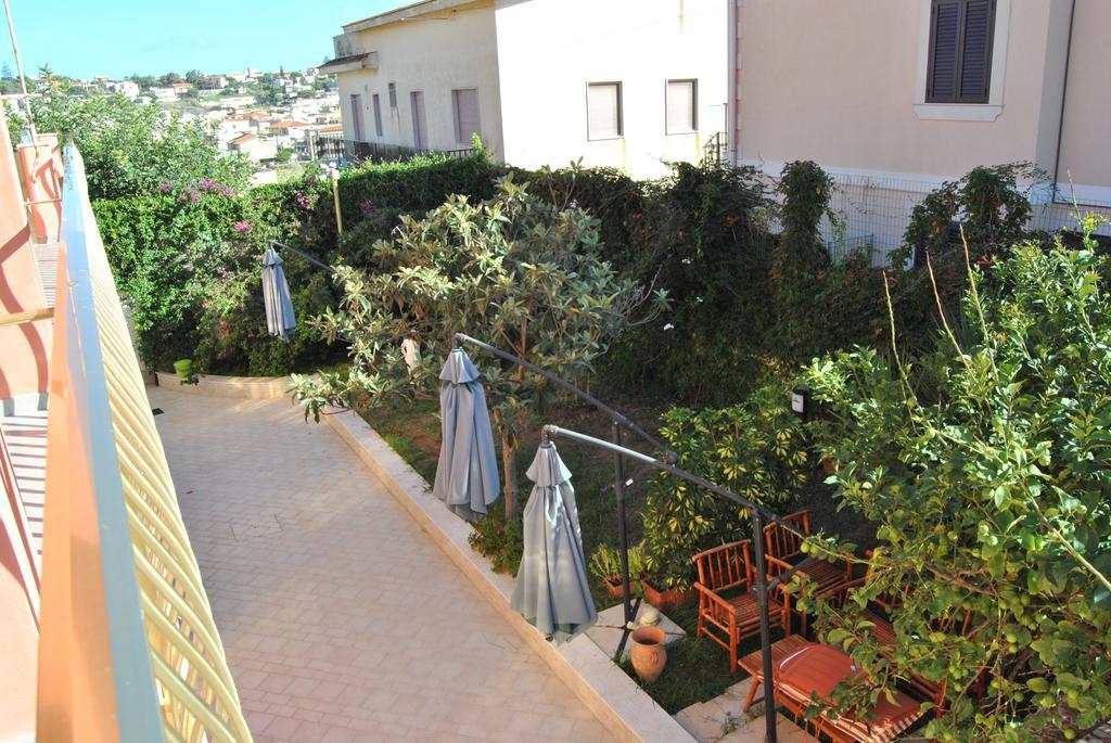 La Rosa Del Deserto Bed and Breakfast Scicli Δωμάτιο φωτογραφία